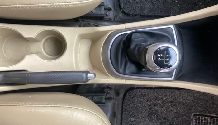 2016 Hyundai Verna 1.6 VTVT SX, Petrol, Manual, 66,390 km, Gear Lever