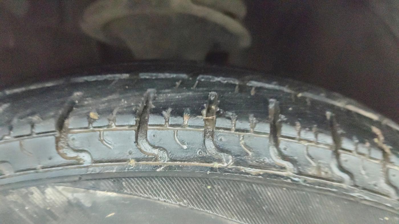 2013 Hyundai i10 MAGNA 1.1, Petrol, Manual, 64,531 km, Left Front Tyre Tread