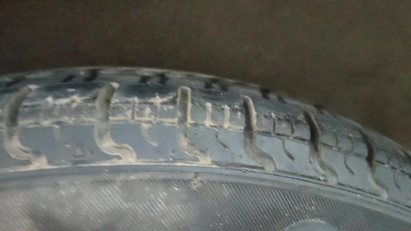 2013 Hyundai i10 MAGNA 1.1, Petrol, Manual, 64,531 km, Right Rear Tyre Tread