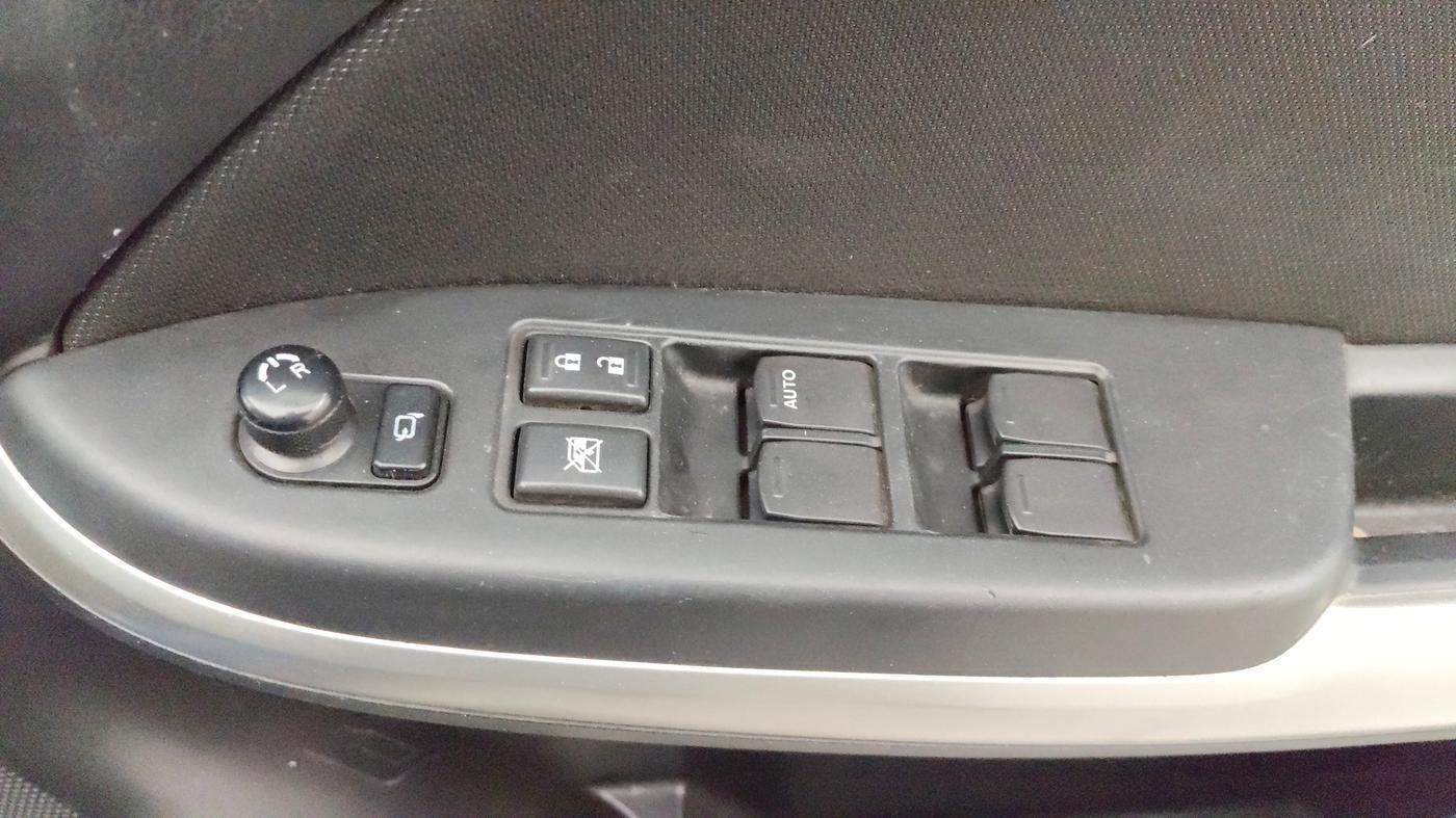 2017 Maruti Baleno ZETA PETROL 1.2, Petrol, Manual, 38,462 km, Driver Side Door Panels Control