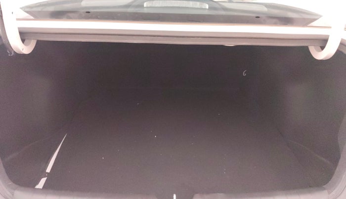 2025 Hyundai Verna SX(O) 1.5 MPI IVT , Petrol, Automatic, 1,398 km, Boot Inside