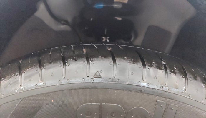 2025 Hyundai Verna SX(O) 1.5 MPI IVT , Petrol, Automatic, 1,398 km, Right Front Tyre Tread