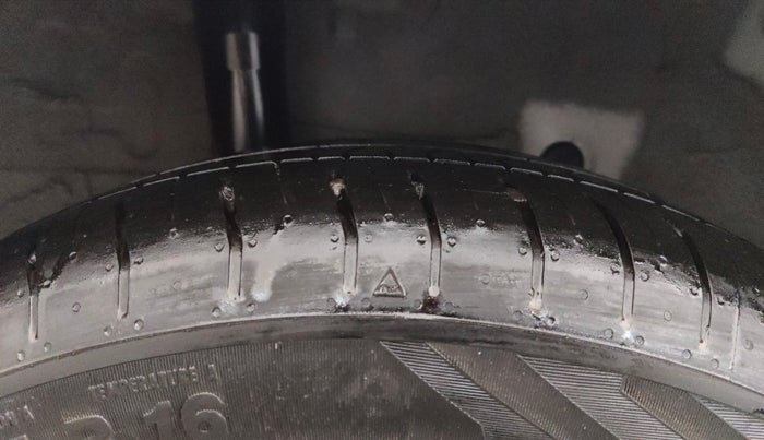 2025 Hyundai Verna SX(O) 1.5 MPI IVT , Petrol, Automatic, 1,398 km, Right Rear Tyre Tread