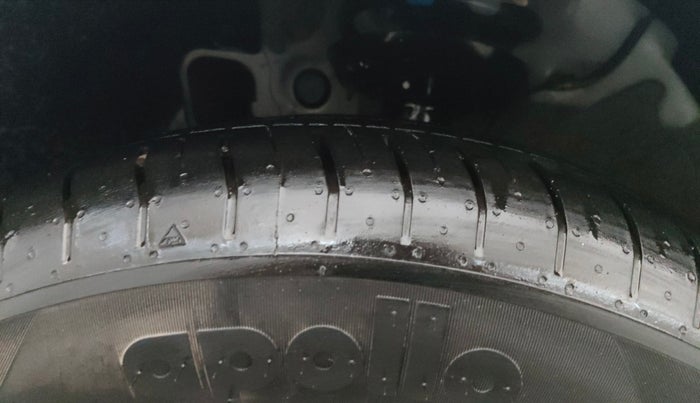 2025 Hyundai Verna SX(O) 1.5 MPI IVT , Petrol, Automatic, 1,398 km, Left Front Tyre Tread