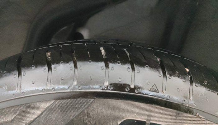 2025 Hyundai Verna SX(O) 1.5 MPI IVT , Petrol, Automatic, 1,398 km, Left Rear Tyre Tread