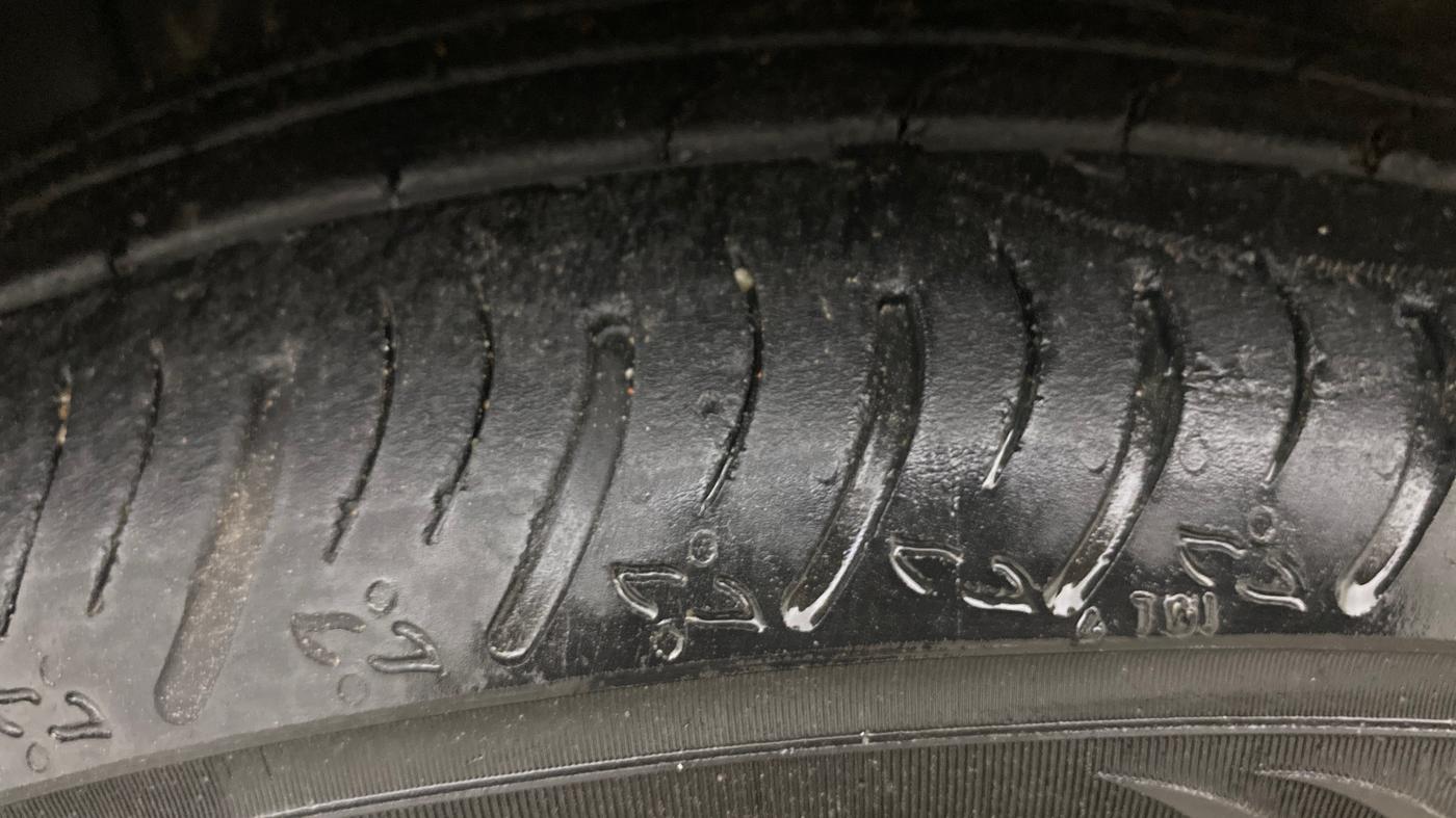 2024 Nissan MAGNITE N-Connecta B4D 1.0 Petrol AMT, Petrol, Automatic, 23,612 km, Left Front Tyre Tread
