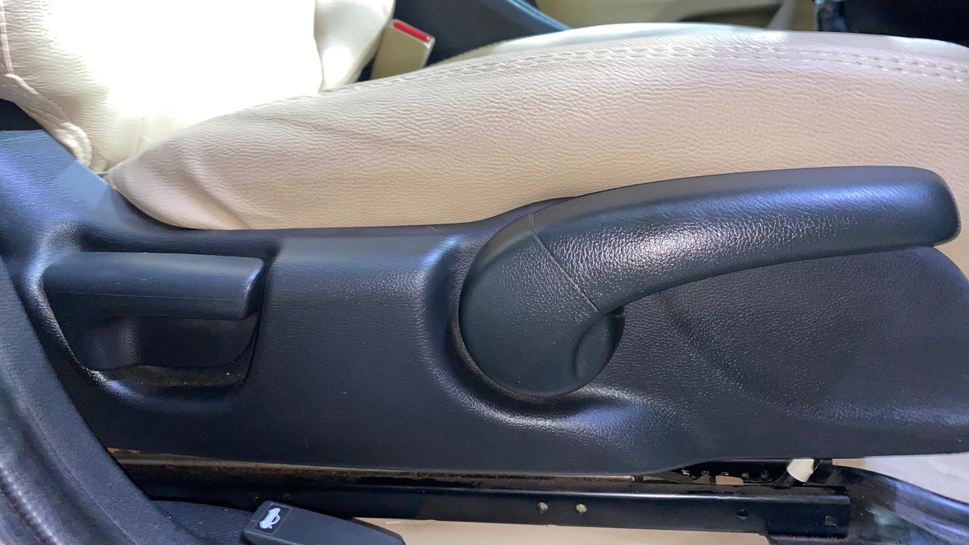2016 Honda City 1.5L I-VTEC V MT, Petrol, Manual, 58,134 km, Driver Side Adjustment Panel