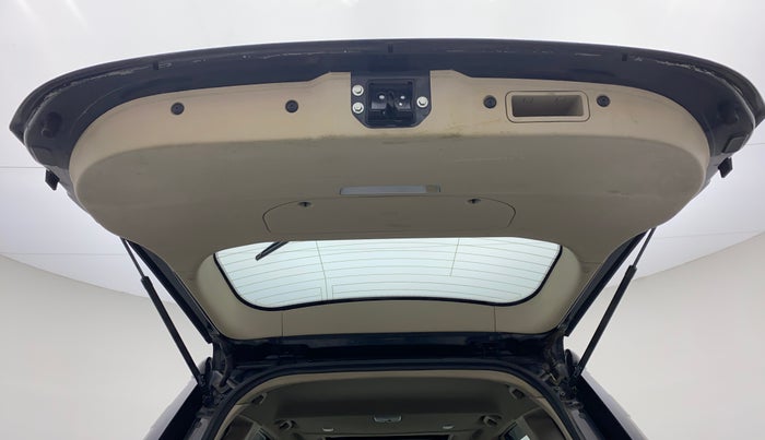2016 Mahindra XUV500 W10 FWD, Diesel, Manual, 63,531 km, Boot Door Open