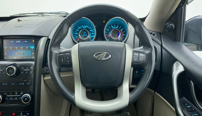 2016 Mahindra XUV500 W10 FWD, Diesel, Manual, 63,531 km, Steering Wheel Close Up