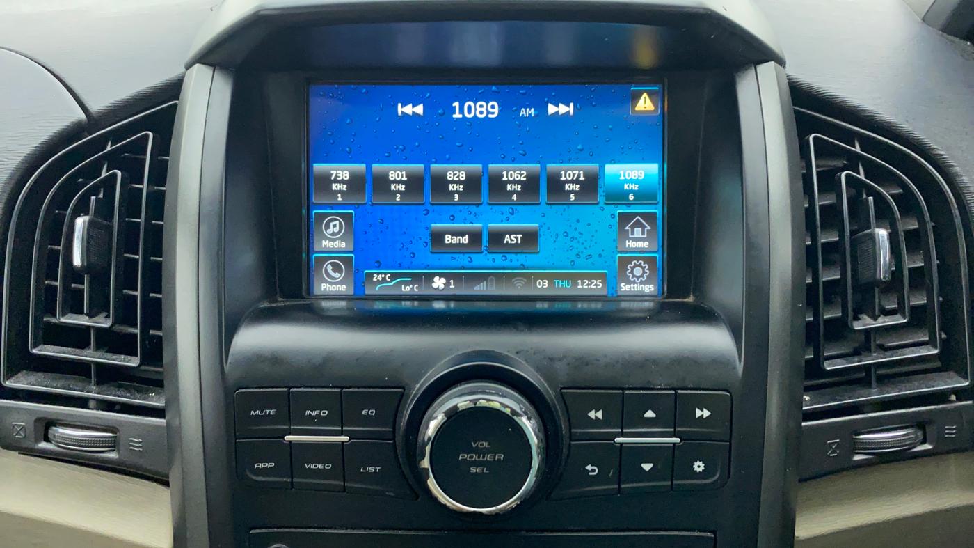 2016 Mahindra XUV500 W10 FWD, Diesel, Manual, 63,531 km, Infotainment System