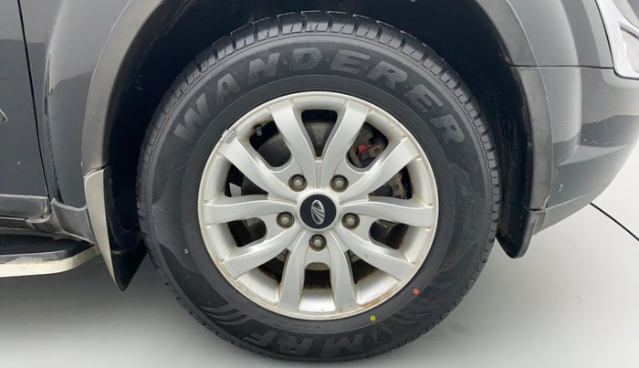 2016 Mahindra XUV500 W10 FWD, Diesel, Manual, 63,531 km, Right Front Wheel