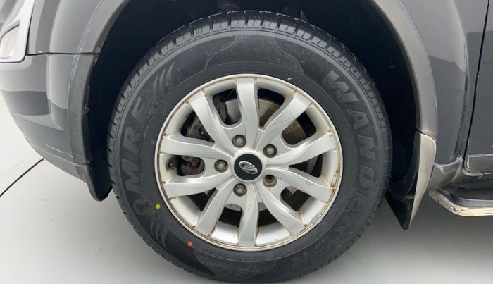 2016 Mahindra XUV500 W10 FWD, Diesel, Manual, 63,531 km, Left Front Wheel