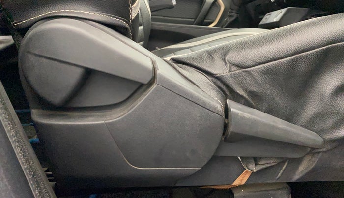 2021 Renault Kiger RXT AMT, Petrol, Automatic, 34,585 km, Driver Side Adjustment Panel