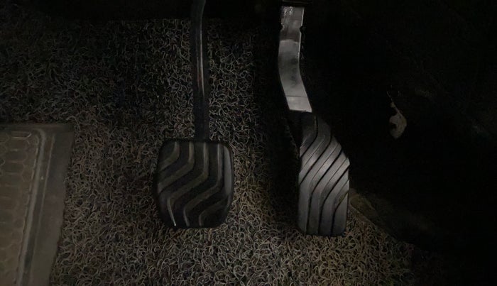 2021 Renault Kiger RXT AMT, Petrol, Automatic, 34,585 km, Pedals