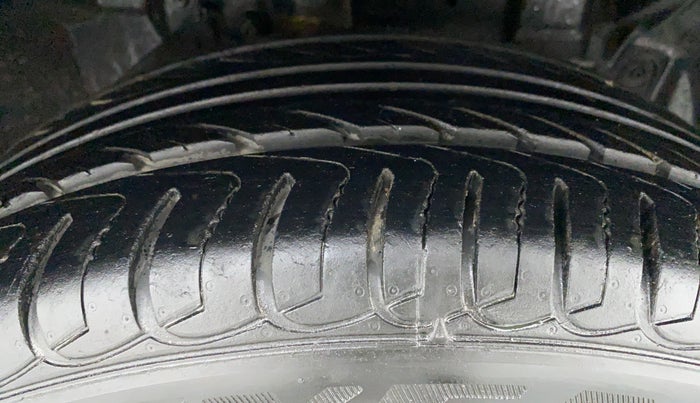 2018 Ford Ecosport 1.5 TITANIUM PLUS TI VCT AT, CNG, Automatic, 18,851 km, Right Front Tyre Tread