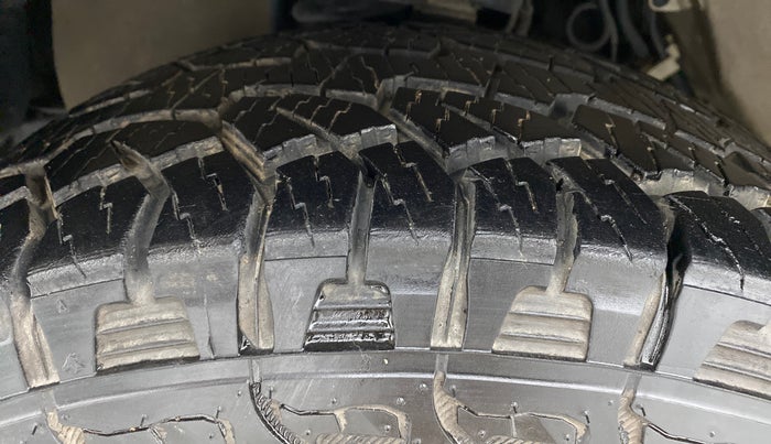 2012 Toyota Fortuner 3.0 MT 4X4, Diesel, Manual, 1,85,354 km, Left Front Tyre Tread