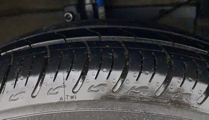2018 Maruti Ciaz DELTA 1.5 SHVS MT PETROL, Petrol, Manual, 64,538 km, Right Front Tyre Tread