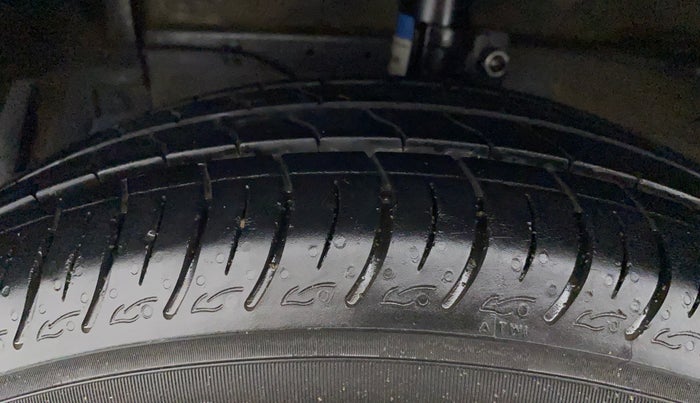 2018 Maruti Ciaz DELTA 1.5 SHVS MT PETROL, Petrol, Manual, 64,538 km, Left Front Tyre Tread