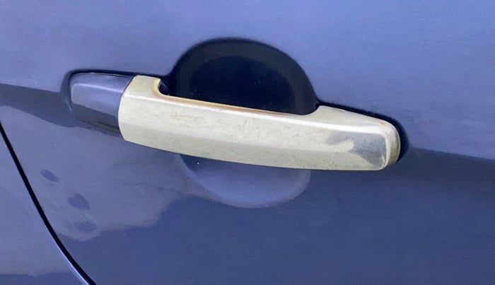 2018 Maruti Ciaz DELTA 1.5 SHVS MT PETROL, Petrol, Manual, 64,538 km, Right rear door - Chrome on handle has slight discoularation