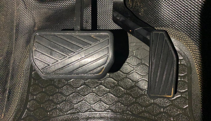 2016 Maruti Wagon R 1.0 VXI AMT, Petrol, Automatic, 49,802 km, Pedals