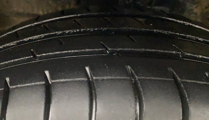 2016 Maruti Wagon R 1.0 VXI AMT, Petrol, Automatic, 49,802 km, Left Front Tyre Tread