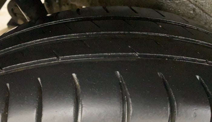 2016 Maruti Wagon R 1.0 VXI AMT, Petrol, Automatic, 49,802 km, Right Rear Tyre Tread