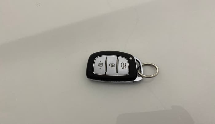 2015 Hyundai Elite i20 ASTA 1.2, CNG, Manual, 99,893 km, Key Close Up