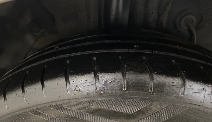 2015 Hyundai Elite i20 ASTA 1.2, CNG, Manual, 99,893 km, Right Rear Tyre Tread