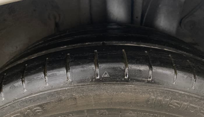 2015 Hyundai Elite i20 ASTA 1.2, CNG, Manual, 99,893 km, Left Rear Tyre Tread