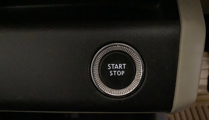 2022 Renault TRIBER RXZ, Petrol, Manual, 43,677 km, Keyless Start/ Stop Button