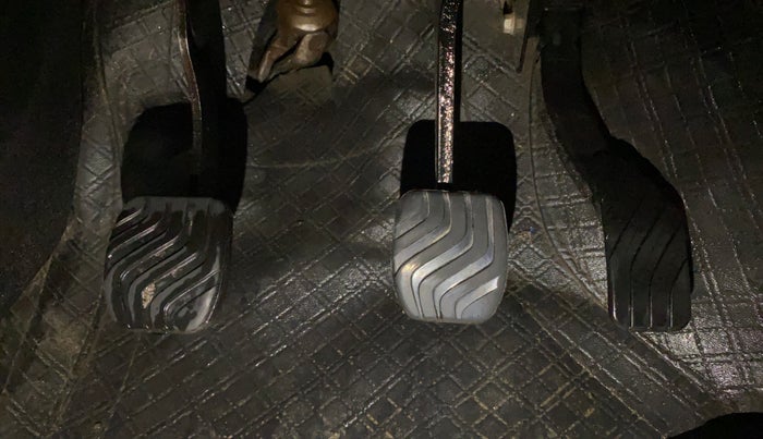 2022 Renault TRIBER RXZ, Petrol, Manual, 43,677 km, Pedals