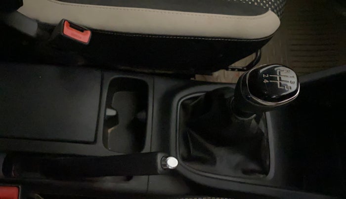 2022 Renault TRIBER RXZ, Petrol, Manual, 43,677 km, Gear Lever