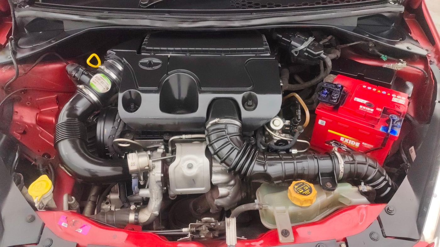 2018 Tata Tiago XT DIESEL, Diesel, Manual, 91,607 km, Engine View