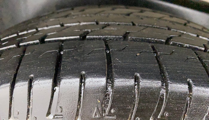 2014 Toyota Innova 2.5 GX 7 STR LIMITED EDITION, Diesel, Manual, 85,512 km, Right Rear Tyre Tread