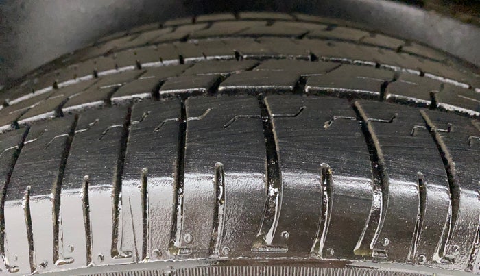 2014 Toyota Innova 2.5 GX 7 STR LIMITED EDITION, Diesel, Manual, 85,512 km, Left Rear Tyre Tread