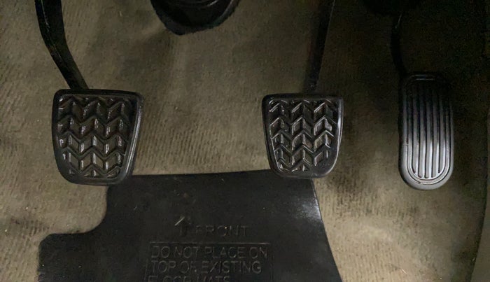 2014 Toyota Innova 2.5 GX 7 STR LIMITED EDITION, Diesel, Manual, 85,512 km, Pedals