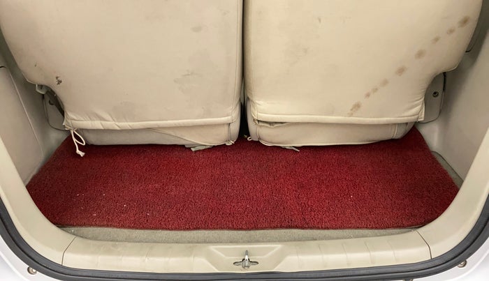 2014 Toyota Innova 2.5 GX 7 STR LIMITED EDITION, Diesel, Manual, 85,512 km, Boot Inside