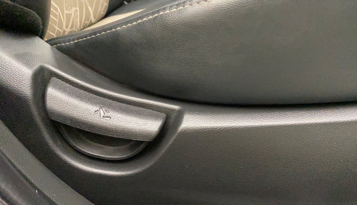 2020 Hyundai Grand i10 MAGNA 1.2 KAPPA VTVT, Petrol, Manual, 31,057 km, Driver Side Adjustment Panel