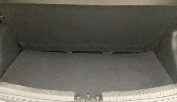 2020 Hyundai Grand i10 MAGNA 1.2 KAPPA VTVT, Petrol, Manual, 31,057 km, Boot Inside