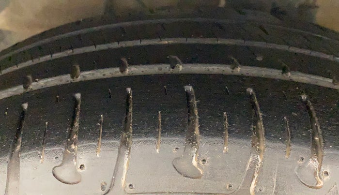 2020 Hyundai Grand i10 MAGNA 1.2 KAPPA VTVT, Petrol, Manual, 31,057 km, Left Front Tyre Tread