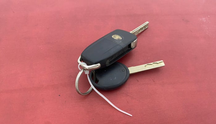 2019 Tata NEXON XM DIESEL, Diesel, Manual, 97,462 km, Key Close Up