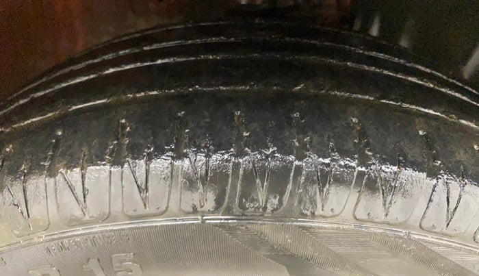 2017 Maruti IGNIS ZETA 1.2 AMT, Petrol, Automatic, 1,03,288 km, Right Front Tyre Tread