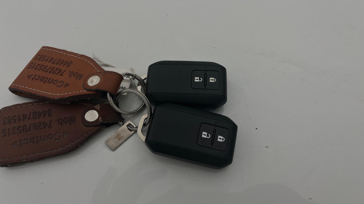 2025 Maruti BREZZA ZXI SMART HYBRID , Petrol, Manual, 34,795 km, Key Close Up