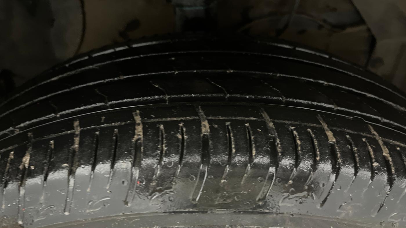 2025 Maruti BREZZA ZXI SMART HYBRID , Petrol, Manual, 34,795 km, Right Front Tyre Tread