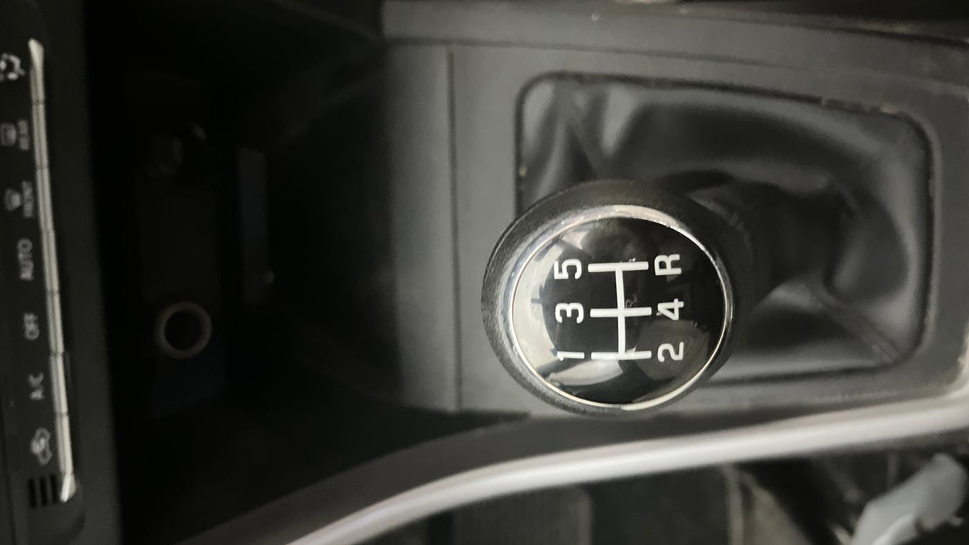 2025 Maruti BREZZA ZXI SMART HYBRID , Petrol, Manual, 34,795 km, Gear Lever