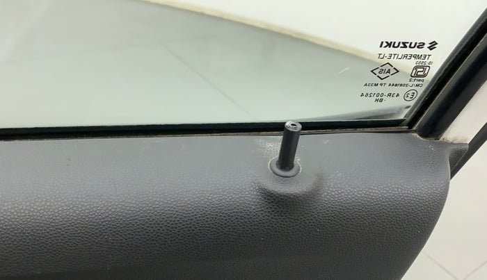 2017 Maruti Alto 800 LXI, Petrol, Manual, 25,868 km, Lock system - Door lock knob has minor damage