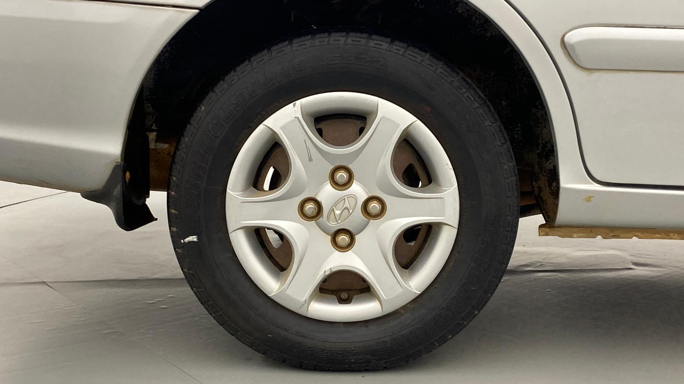 2010 Hyundai Accent EXECUTIVE GLE, Petrol, Manual, 33,370 km, Right Rear Wheel