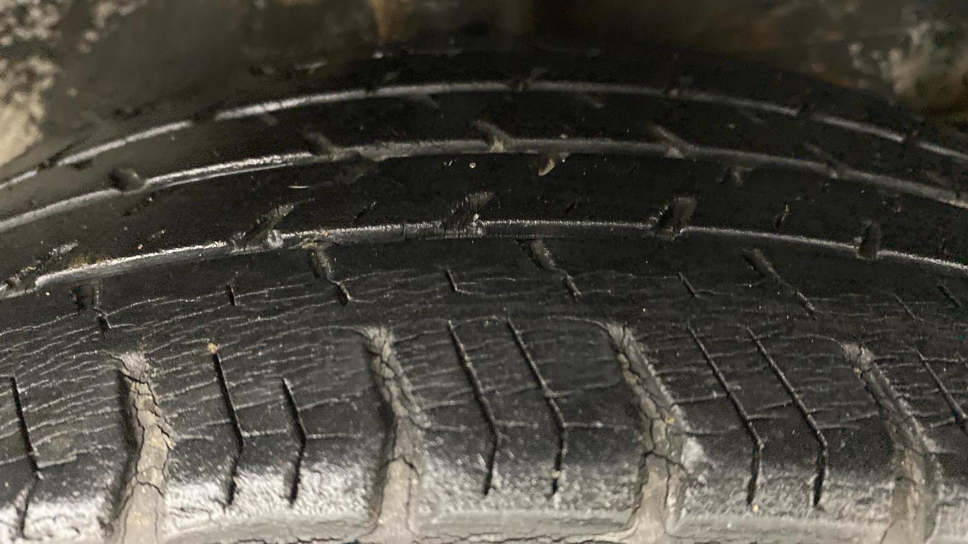 2010 Hyundai Accent EXECUTIVE GLE, Petrol, Manual, 33,370 km, Left Rear Tyre Tread