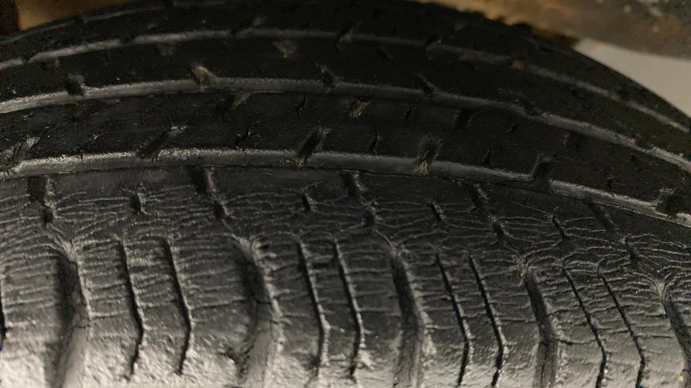 2010 Hyundai Accent EXECUTIVE GLE, Petrol, Manual, 33,370 km, Right Rear Tyre Tread
