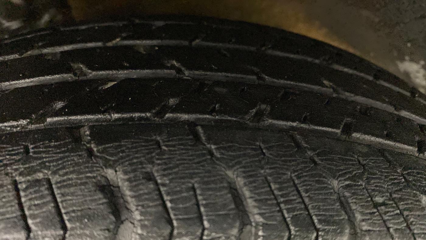 2010 Hyundai Accent EXECUTIVE GLE, Petrol, Manual, 33,370 km, Left Front Tyre Tread